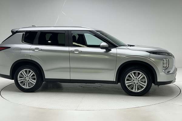 2023 Mitsubishi Outlander LS ZM