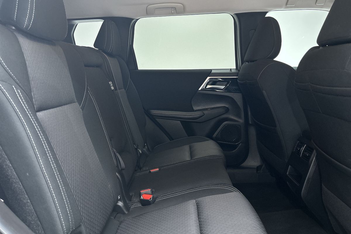 2023 Mitsubishi Outlander LS ZM