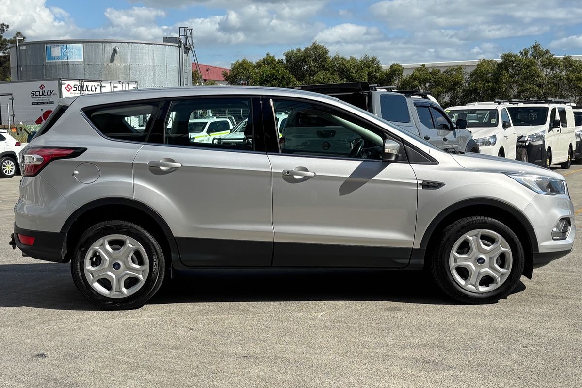 2017 Ford Escape ESCAPE AMBIENTE (FWD) M9MA