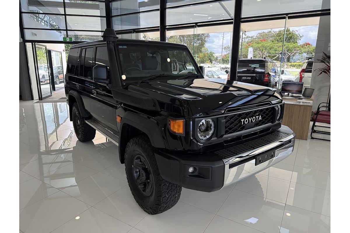 2025 Toyota Landcruiser GXL GDJL76R