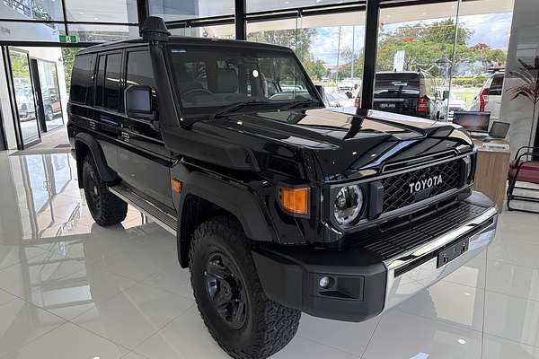 2025 Toyota Landcruiser GXL GDJL76R