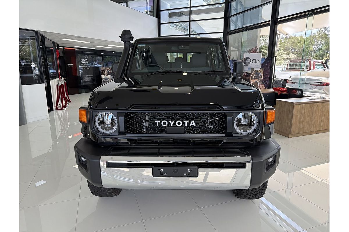 2025 Toyota Landcruiser GXL GDJL76R