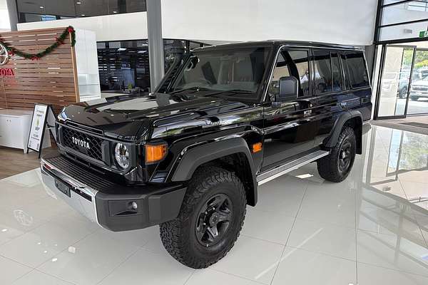 2025 Toyota Landcruiser GXL GDJL76R