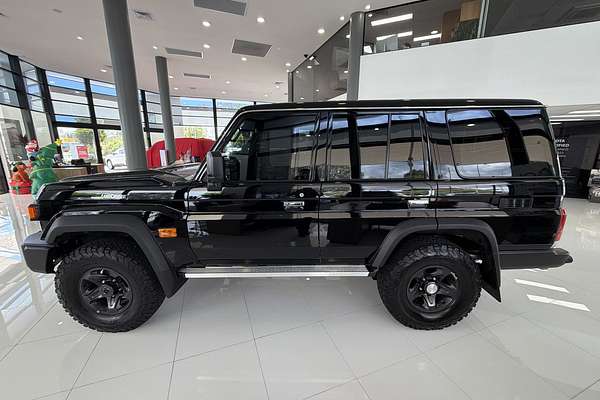 2025 Toyota Landcruiser GXL GDJL76R