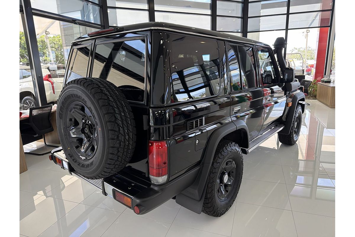 2025 Toyota Landcruiser GXL GDJL76R