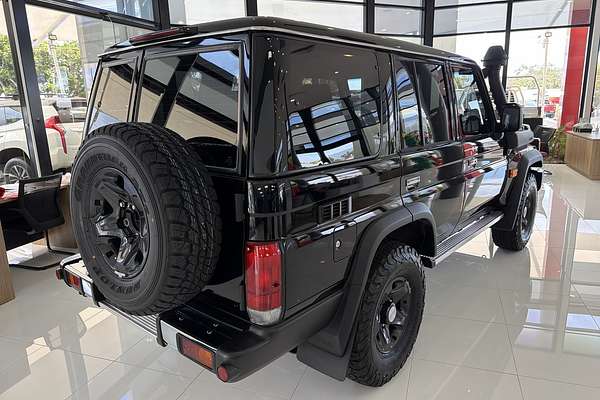 2025 Toyota Landcruiser GXL GDJL76R