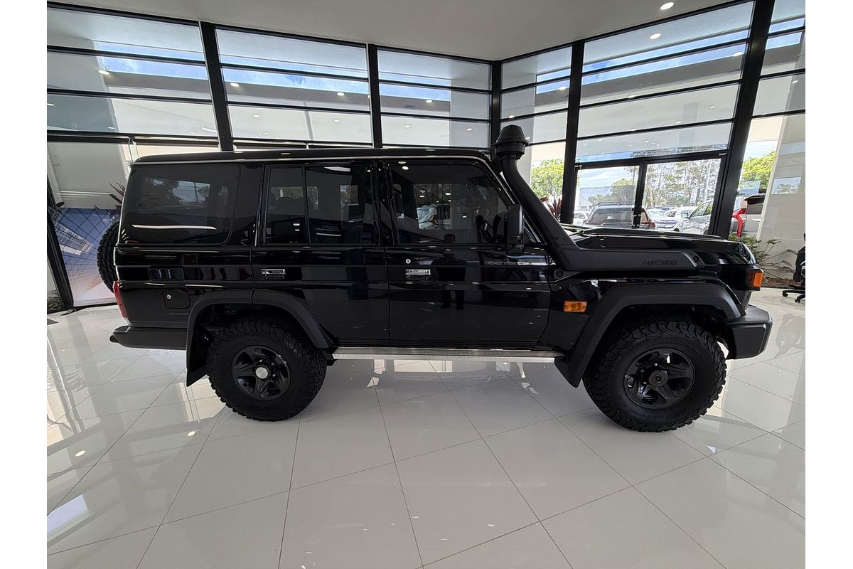 2025 Toyota Landcruiser GXL GDJL76R