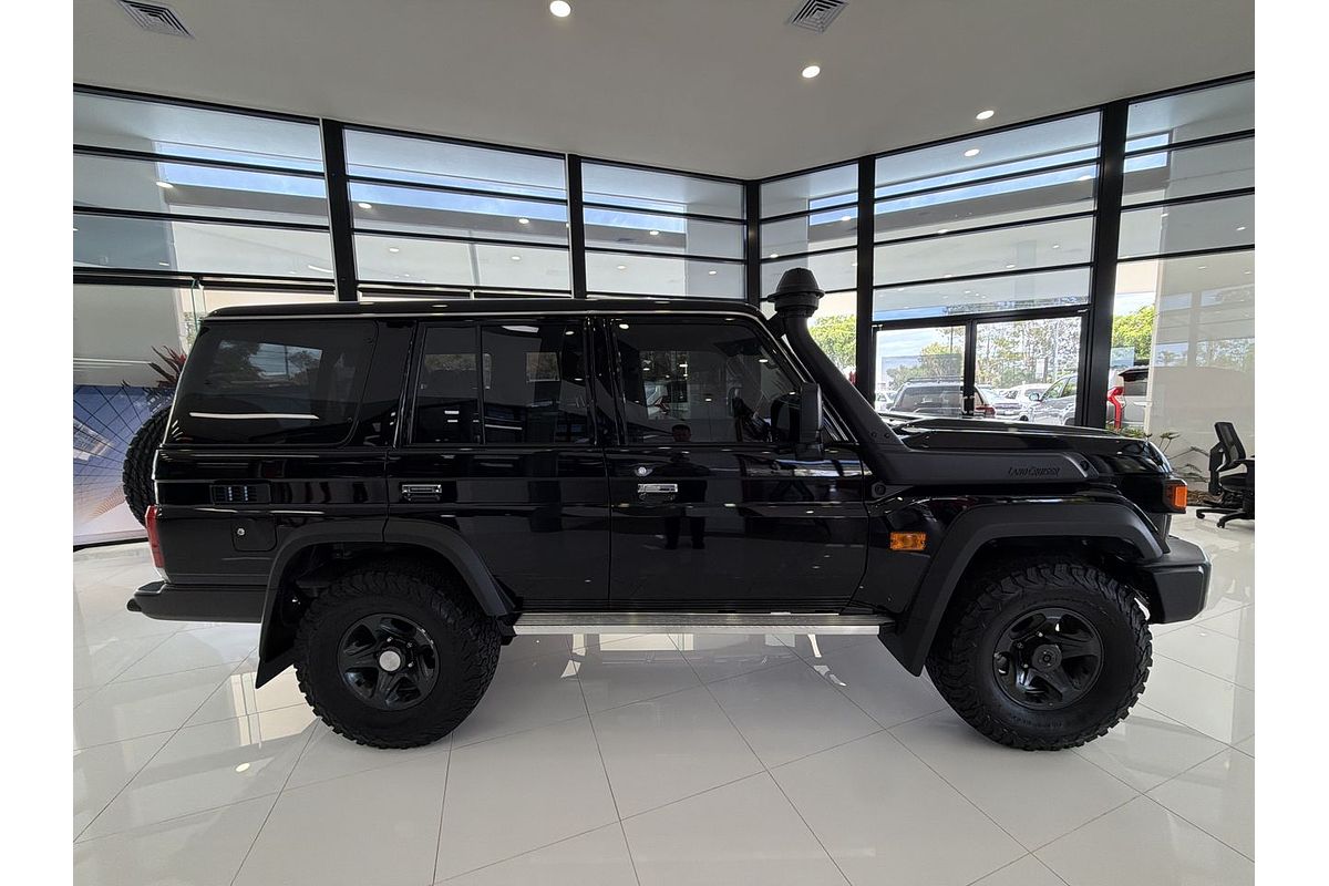 2025 Toyota Landcruiser GXL GDJL76R