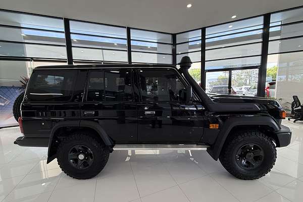 2025 Toyota Landcruiser GXL GDJL76R