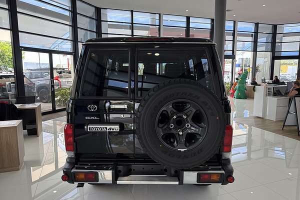 2025 Toyota Landcruiser GXL GDJL76R