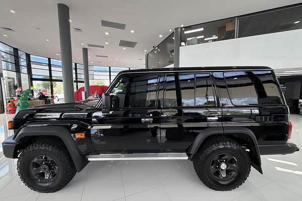 2025 Toyota Landcruiser GXL GDJL76R