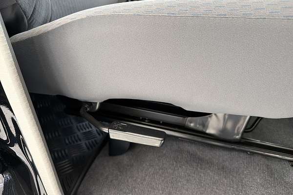 2025 Toyota Landcruiser GXL GDJL76R