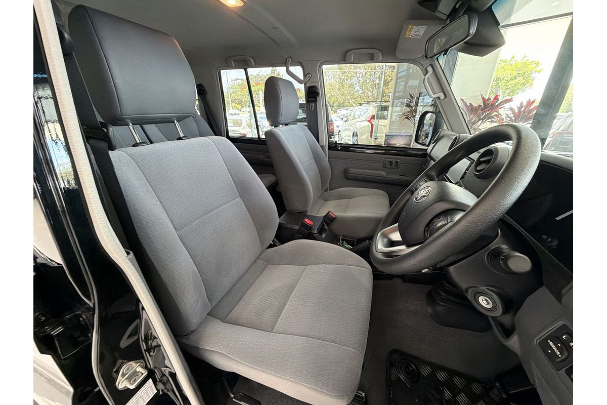 2025 Toyota Landcruiser GXL GDJL76R