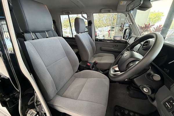 2025 Toyota Landcruiser GXL GDJL76R