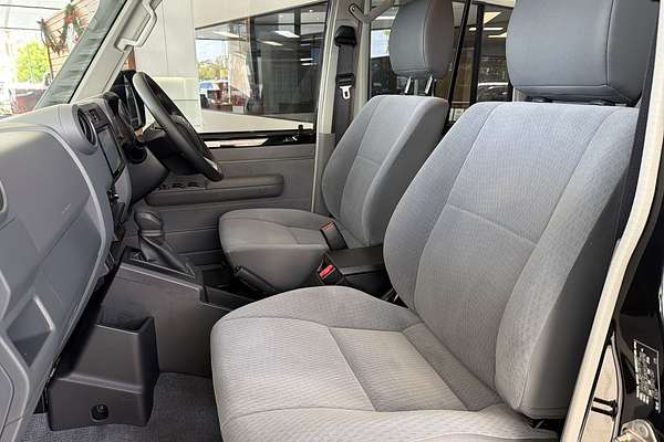 2025 Toyota Landcruiser GXL GDJL76R