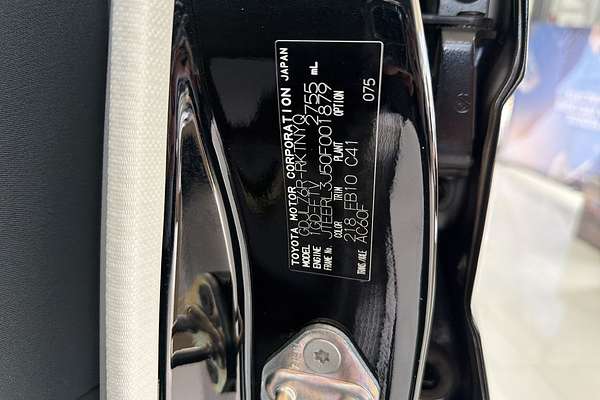 2025 Toyota Landcruiser GXL GDJL76R