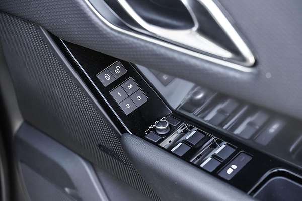 2018 Land Rover Range Rover Velar P250 L560