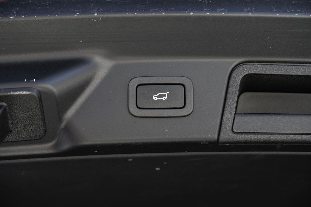 2018 Land Rover Range Rover Velar P250 L560