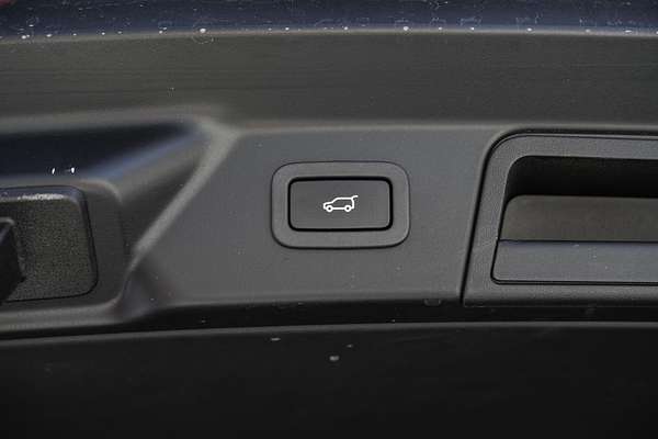 2018 Land Rover Range Rover Velar P250 L560