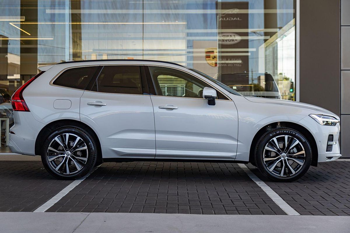2024 Volvo XC60 Plus B5
