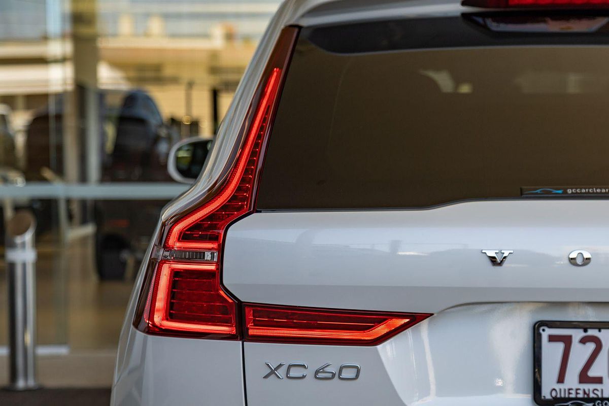 2024 Volvo XC60 Plus B5