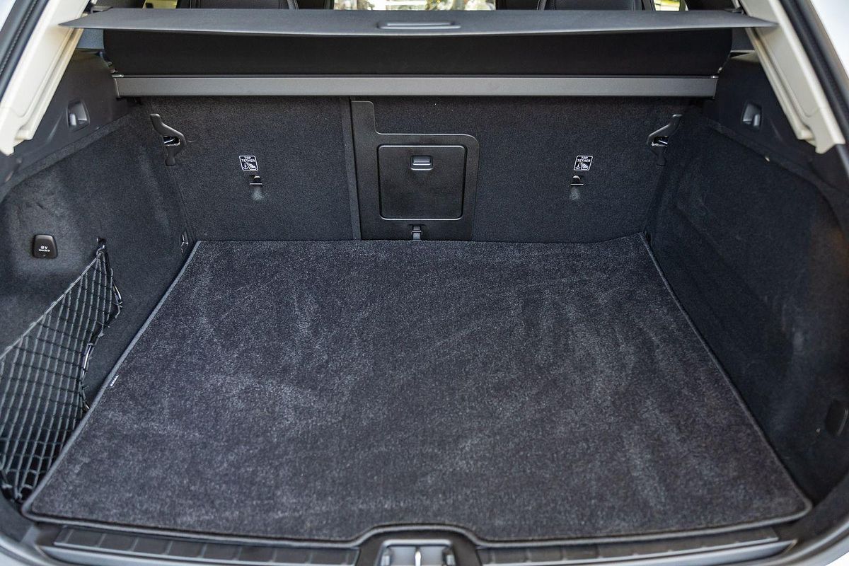 2024 Volvo XC60 Plus B5