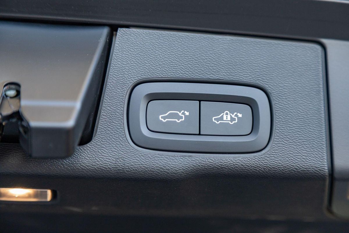 2024 Volvo XC60 Plus B5