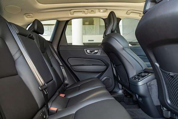2024 Volvo XC60 Plus B5