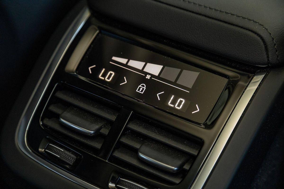 2024 Volvo XC60 Plus B5