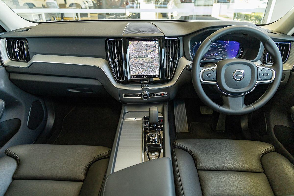 2024 Volvo XC60 Plus B5