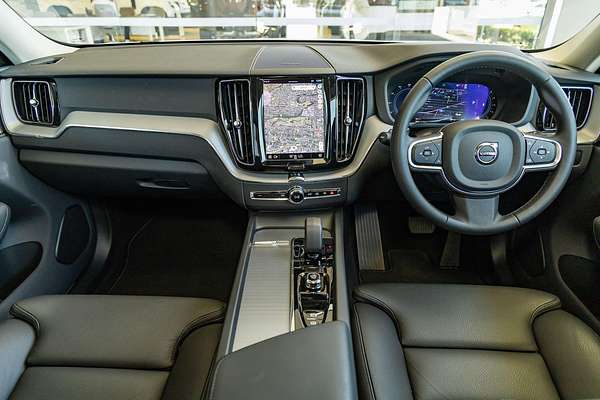 2024 Volvo XC60 Plus B5