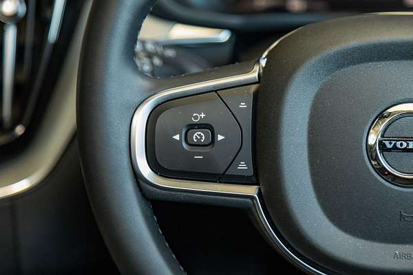 2024 Volvo XC60 Plus B5