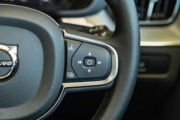 2024 Volvo XC60 Plus B5