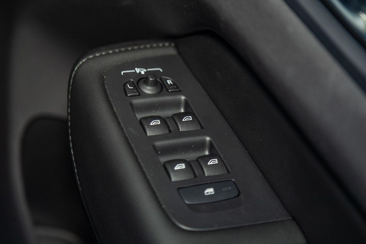 2024 Volvo XC60 Plus B5