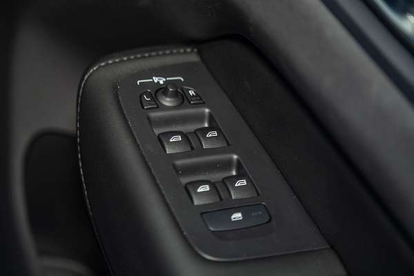 2024 Volvo XC60 Plus B5