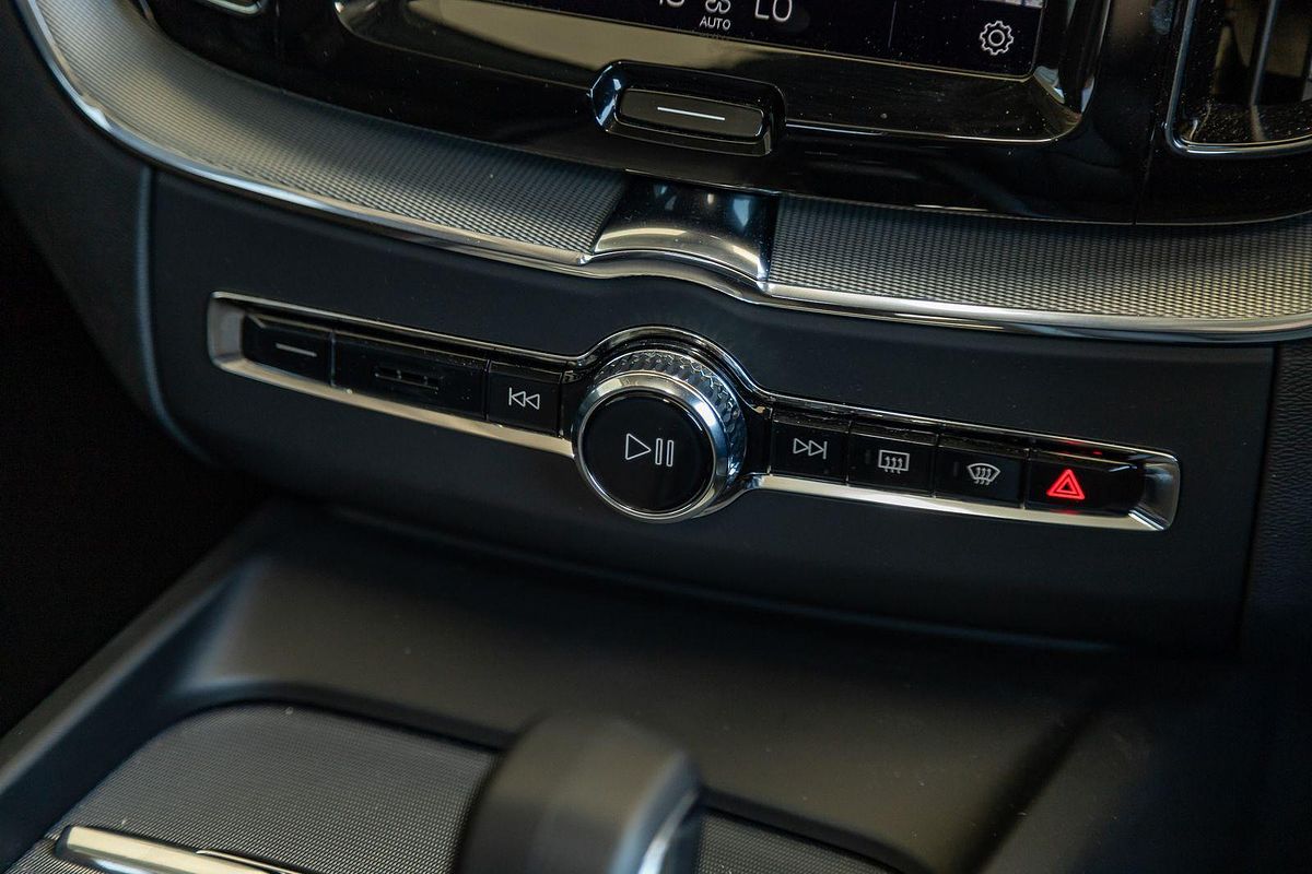 2024 Volvo XC60 Plus B5