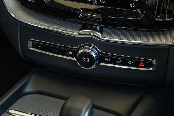 2024 Volvo XC60 Plus B5