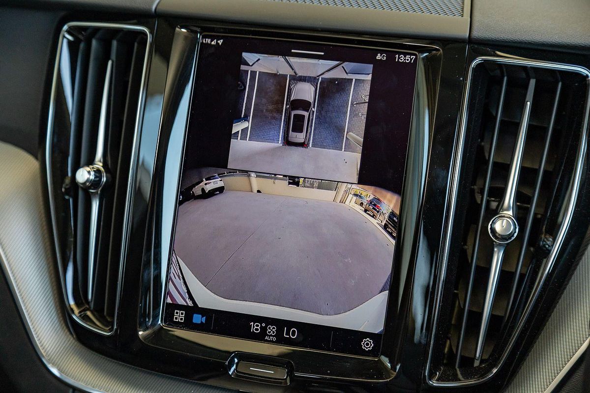 2024 Volvo XC60 Plus B5