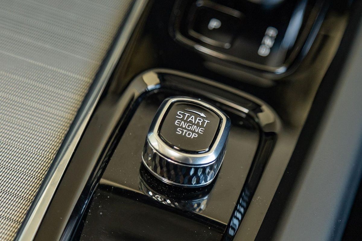 2024 Volvo XC60 Plus B5