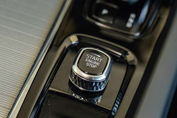 2024 Volvo XC60 Plus B5