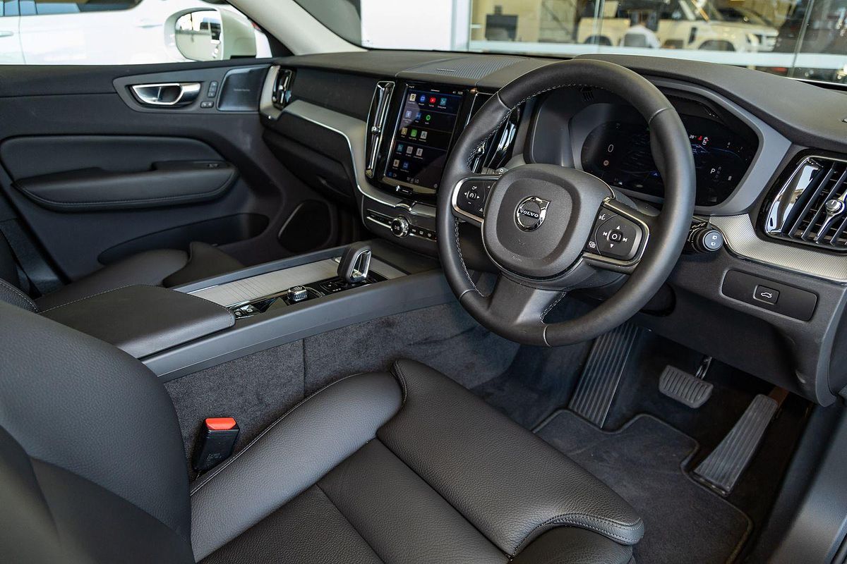 2024 Volvo XC60 Plus B5