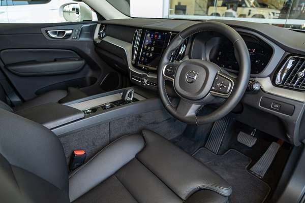 2024 Volvo XC60 Plus B5