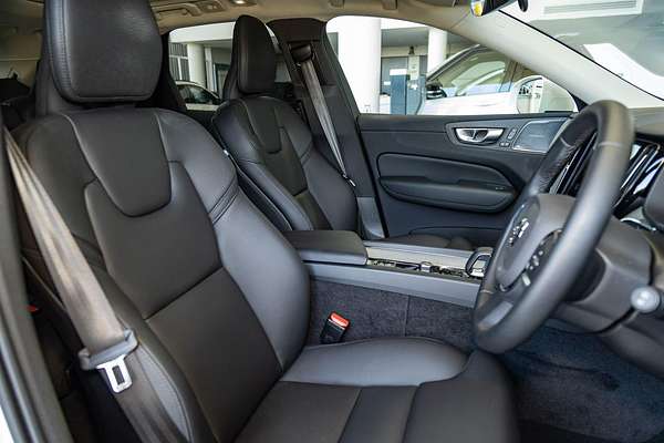 2024 Volvo XC60 Plus B5