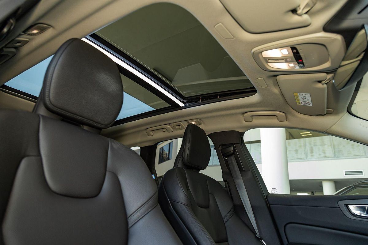 2024 Volvo XC60 Plus B5