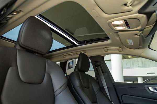 2024 Volvo XC60 Plus B5