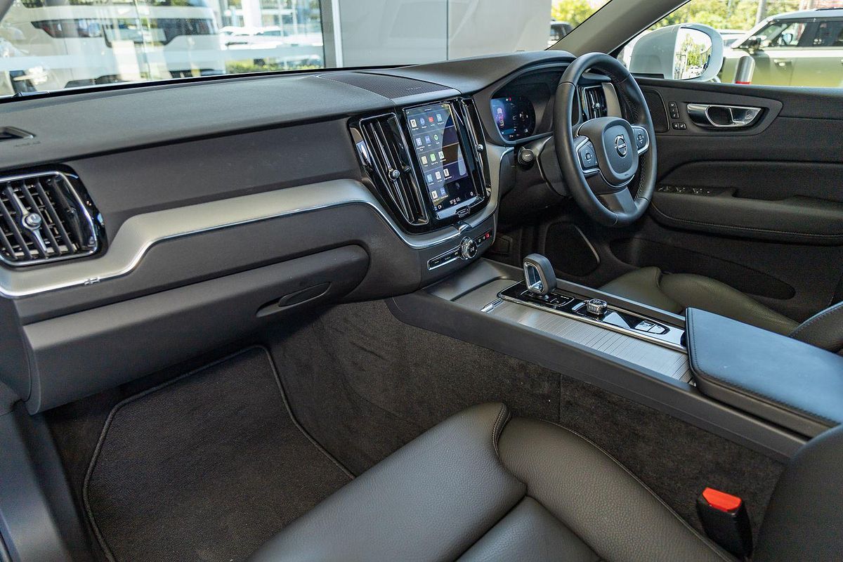 2024 Volvo XC60 Plus B5