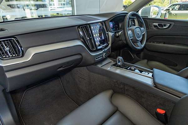 2024 Volvo XC60 Plus B5