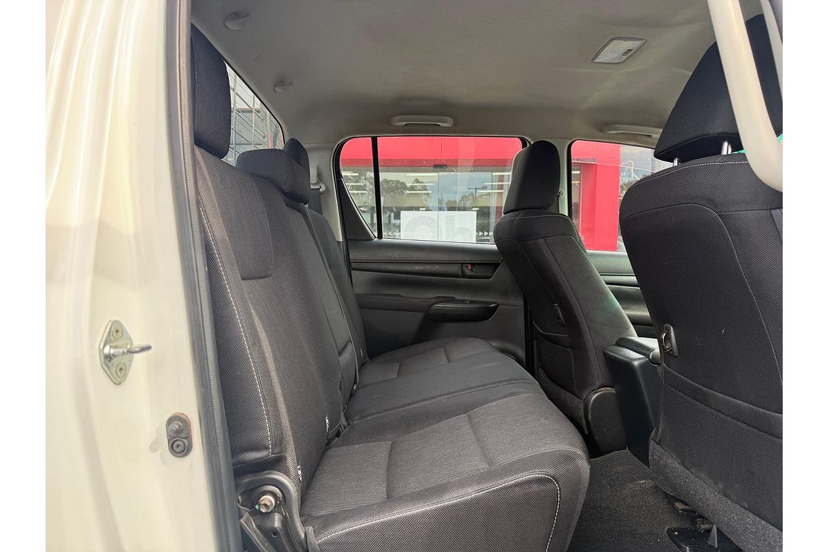 2015 Toyota Hilux SR GUN126R 4X4