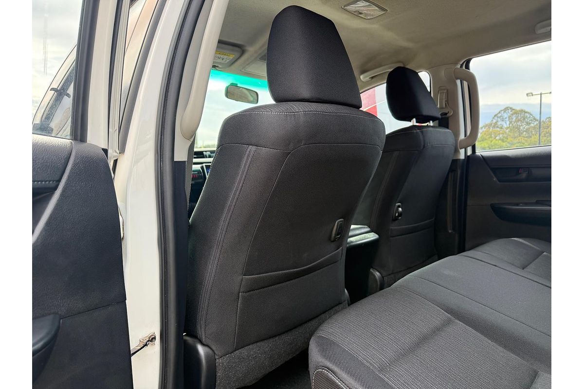 2015 Toyota Hilux SR GUN126R 4X4