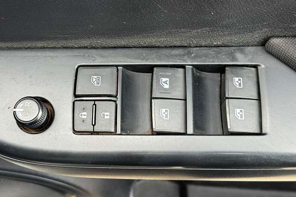 2015 Toyota Hilux SR GUN126R 4X4